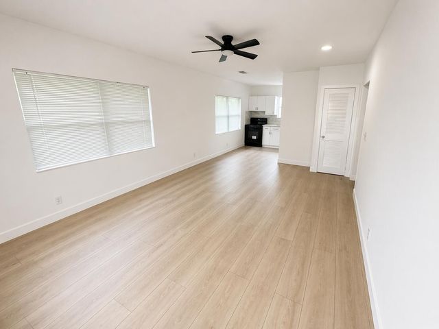 135 SE 4th Street, Hallandale Beach, FL 33009