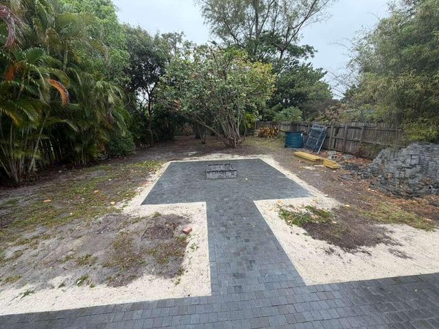 135 SE 4th Street, Hallandale Beach, FL 33009