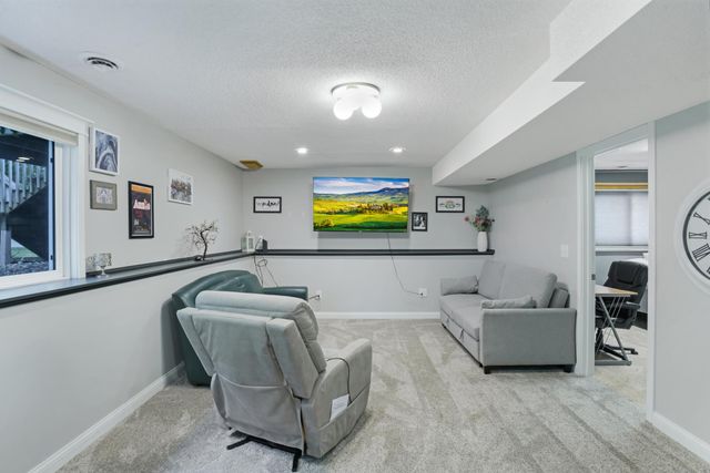 1239 Ruby Lane, Shakopee, MN 55379