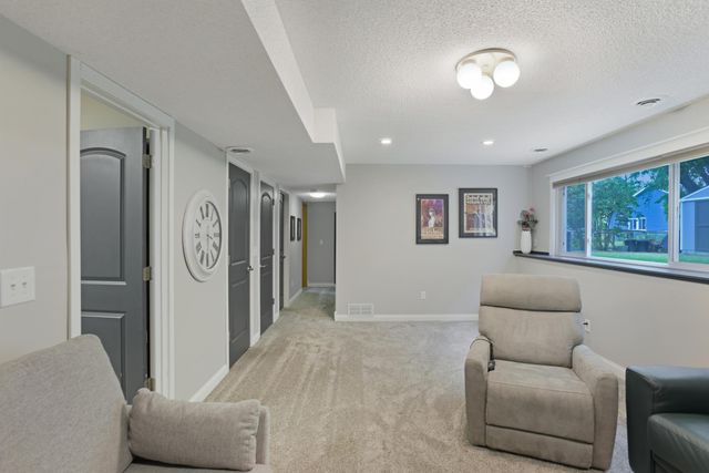 1239 Ruby Lane, Shakopee, MN 55379