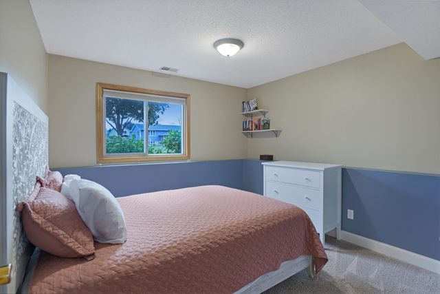1239 Ruby Lane, Shakopee, MN 55379