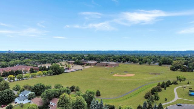 1239 Ruby Lane, Shakopee, MN 55379