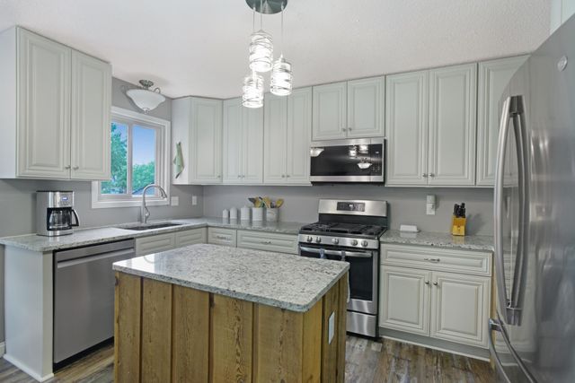 1239 Ruby Lane, Shakopee, MN 55379