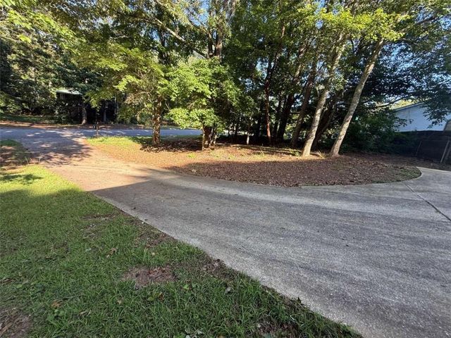 110 Balouse Gilley Drive, Carrollton, GA 30116
