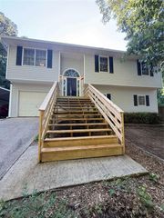 110 Balouse Gilley Drive, Carrollton, GA 30116
