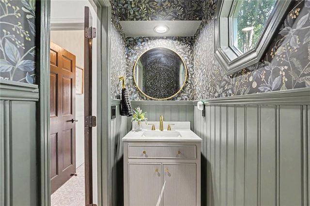 11579 S Skyview Lane, Olathe, KS 66061