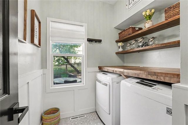 11579 S Skyview Lane, Olathe, KS 66061