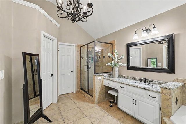 11579 S Skyview Lane, Olathe, KS 66061
