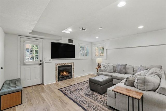 11579 S Skyview Lane, Olathe, KS 66061