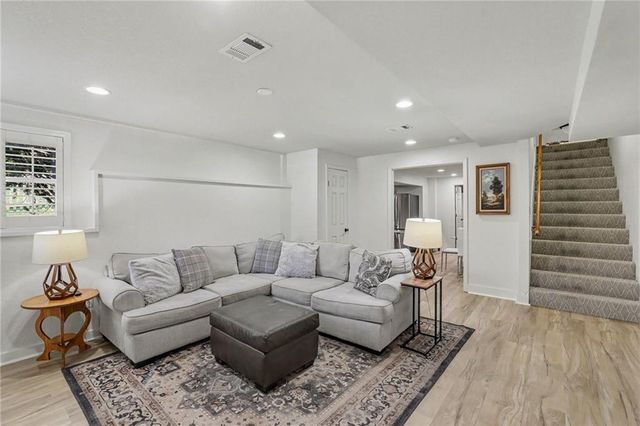 11579 S Skyview Lane, Olathe, KS 66061
