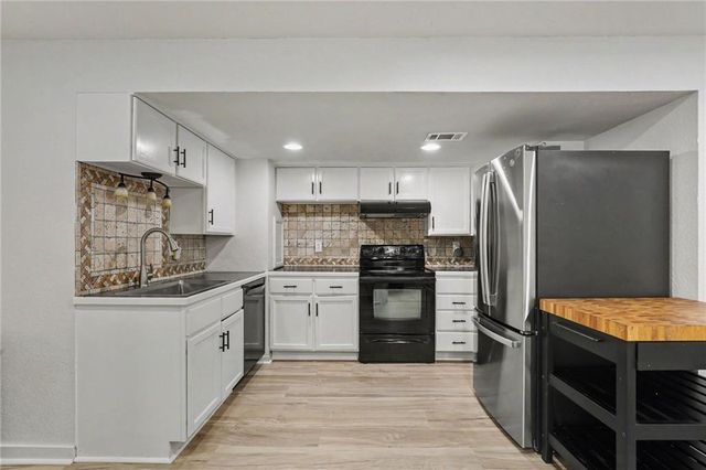 11579 S Skyview Lane, Olathe, KS 66061