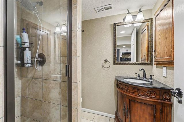 11579 S Skyview Lane, Olathe, KS 66061