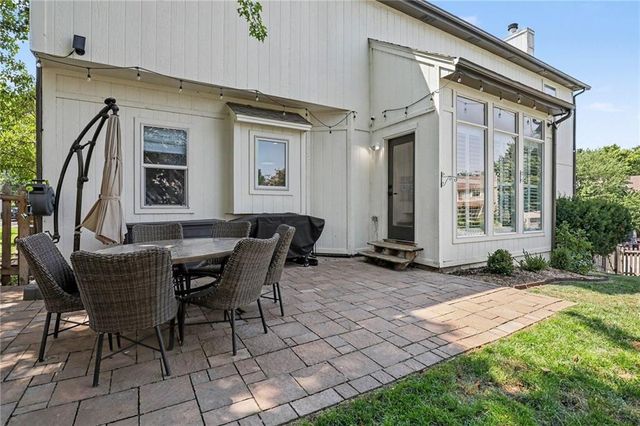 11579 S Skyview Lane, Olathe, KS 66061