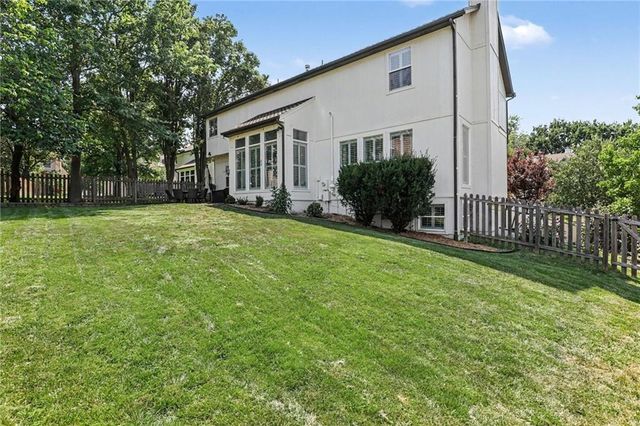 11579 S Skyview Lane, Olathe, KS 66061