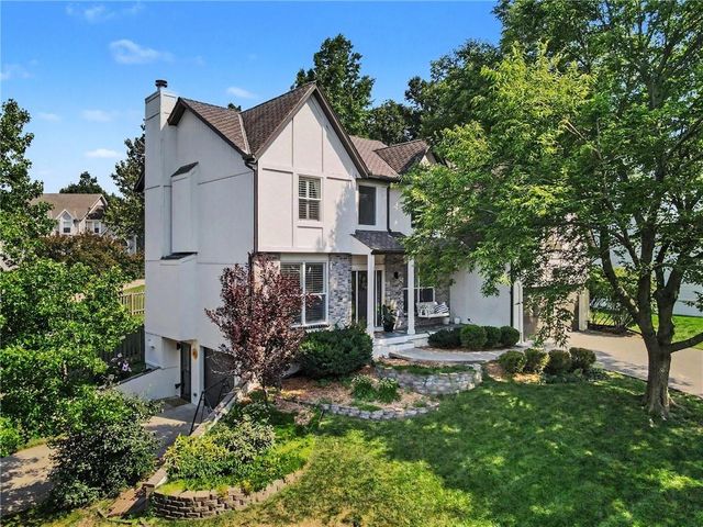 11579 S Skyview Lane, Olathe, KS 66061