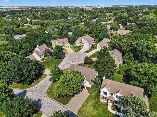 11579 S Skyview Lane, Olathe, KS 66061