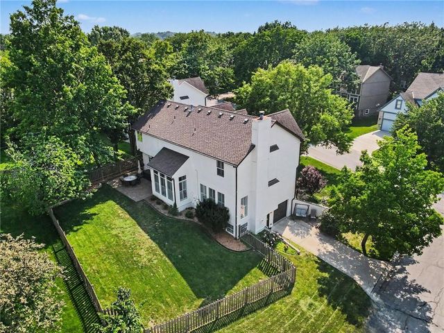 11579 S Skyview Lane, Olathe, KS 66061