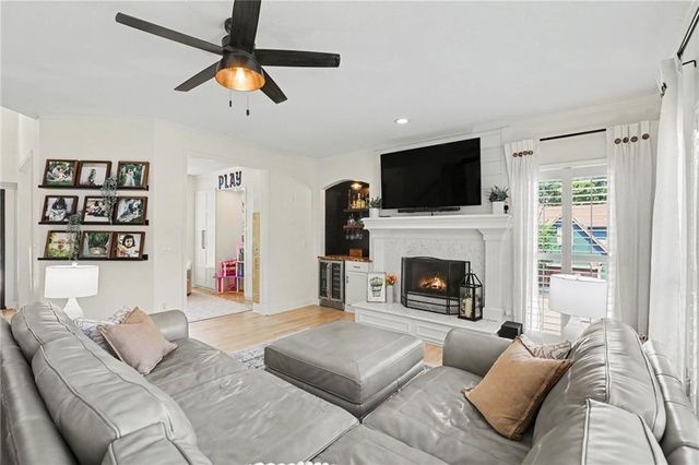 11579 S Skyview Lane, Olathe, KS 66061