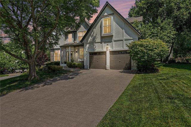 11579 S Skyview Lane, Olathe, KS 66061