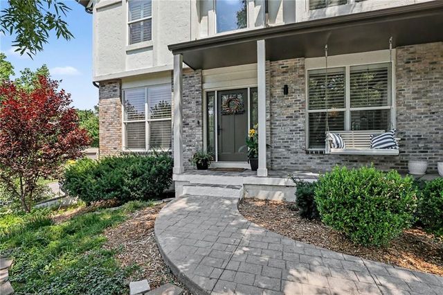11579 S Skyview Lane, Olathe, KS 66061