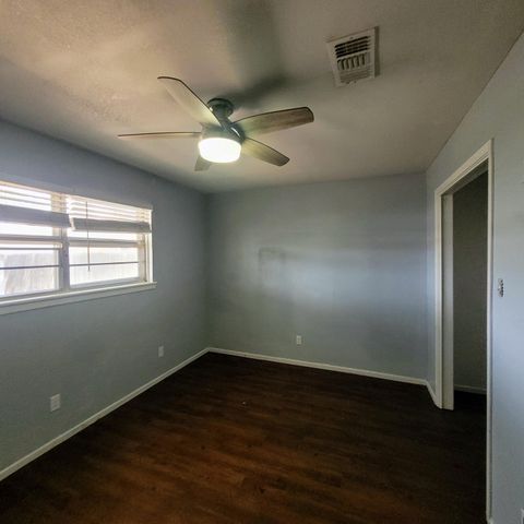 104 Holly Circle, Levelland, TX 79336