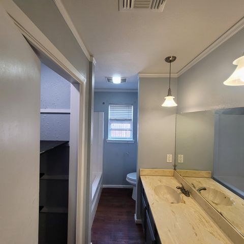 104 Holly Circle, Levelland, TX 79336