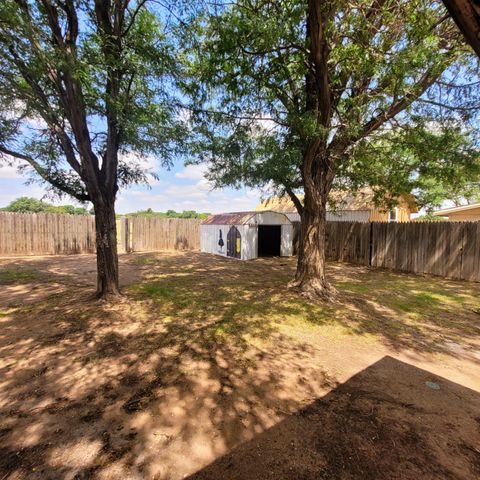 104 Holly Circle, Levelland, TX 79336