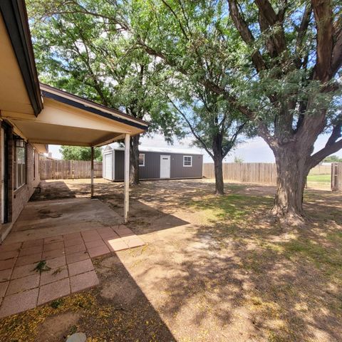 104 Holly Circle, Levelland, TX 79336