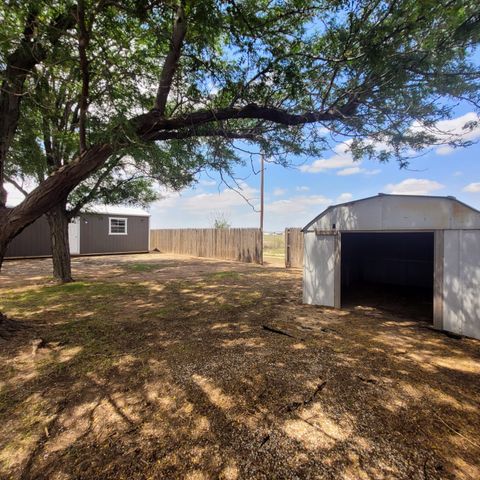 104 Holly Circle, Levelland, TX 79336