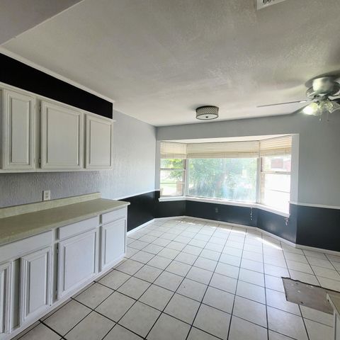 104 Holly Circle, Levelland, TX 79336