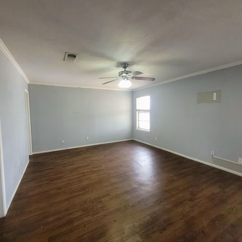 104 Holly Circle, Levelland, TX 79336