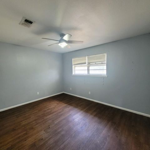 104 Holly Circle, Levelland, TX 79336