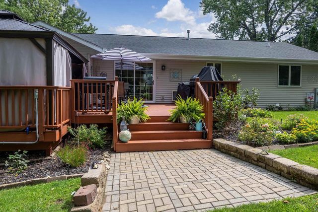1015 N Willard Avenue, Janesville, WI 53545