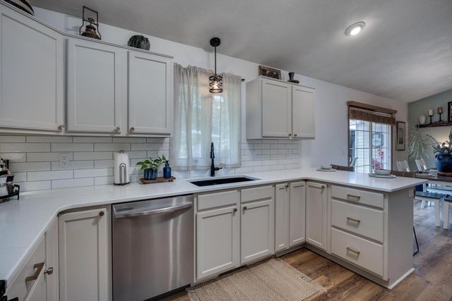 1015 N Willard Avenue, Janesville, WI 53545