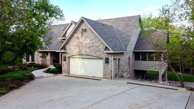 6414 Vermont Trail, Crystal Lake, IL 60012