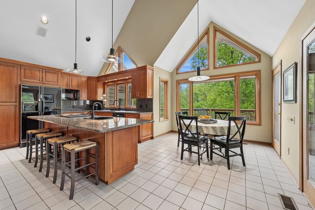 6414 Vermont Trail, Crystal Lake, IL 60012