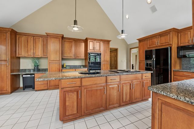 6414 Vermont Trail, Crystal Lake, IL 60012