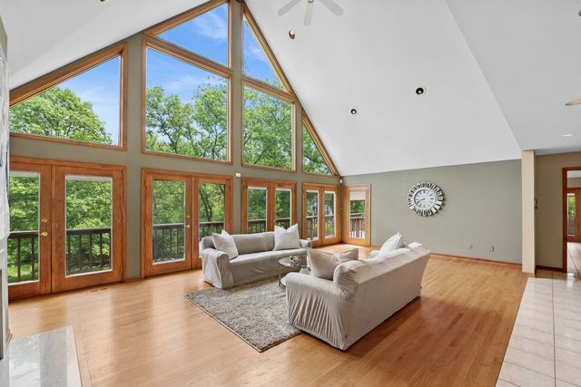 6414 Vermont Trail, Crystal Lake, IL 60012
