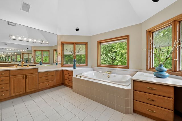6414 Vermont Trail, Crystal Lake, IL 60012