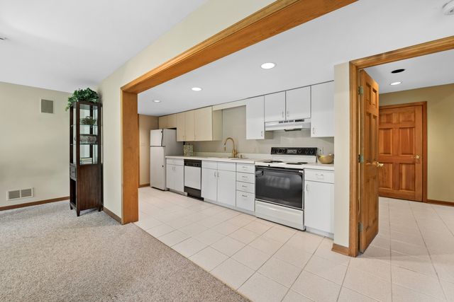 6414 Vermont Trail, Crystal Lake, IL 60012