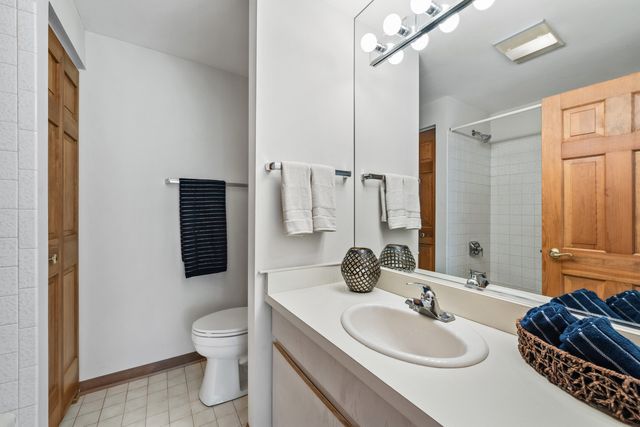 6414 Vermont Trail, Crystal Lake, IL 60012