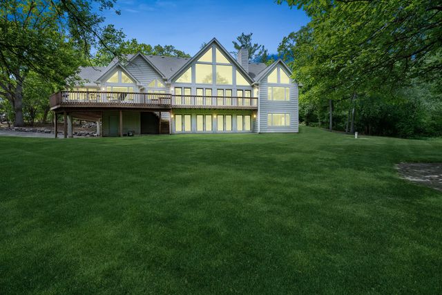6414 Vermont Trail, Crystal Lake, IL 60012