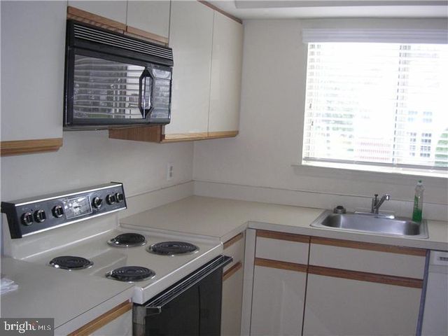 443 BROWN BRIAR CIR, Horsham, PA 19044