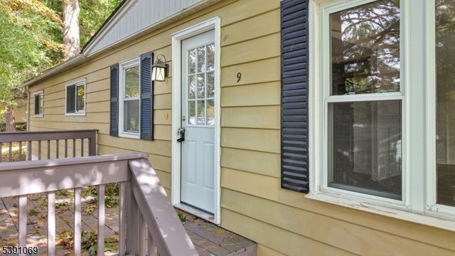 9 Greenwich Dr, High Bridge Boro, NJ 08829