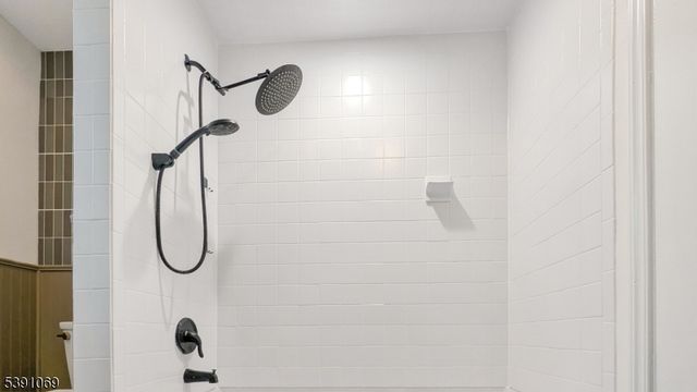 9 Greenwich Dr, High Bridge Boro, NJ 08829