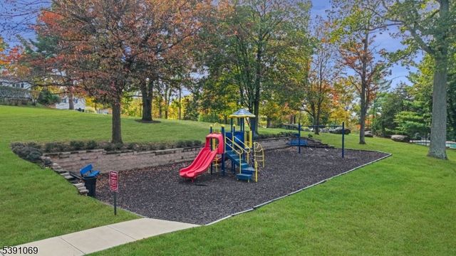 9 Greenwich Dr, High Bridge Boro, NJ 08829