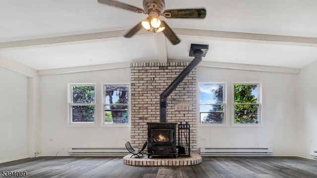 9 Greenwich Dr, High Bridge Boro, NJ 08829