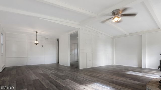 9 Greenwich Dr, High Bridge Boro, NJ 08829