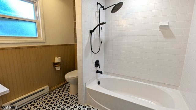 9 Greenwich Dr, High Bridge Boro, NJ 08829