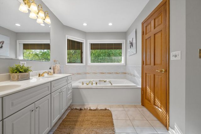 1370 Dunns Court, Fox Lake, IL 60020